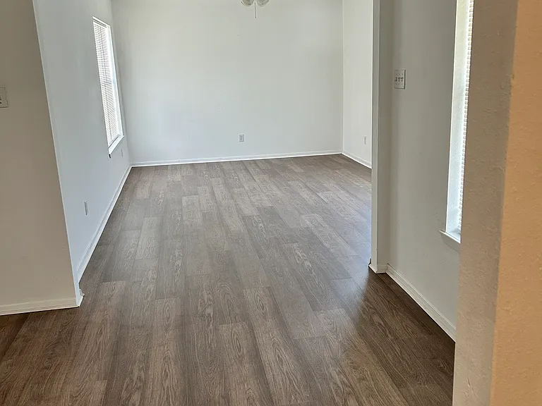1318 Ormond Dr — Photo 7