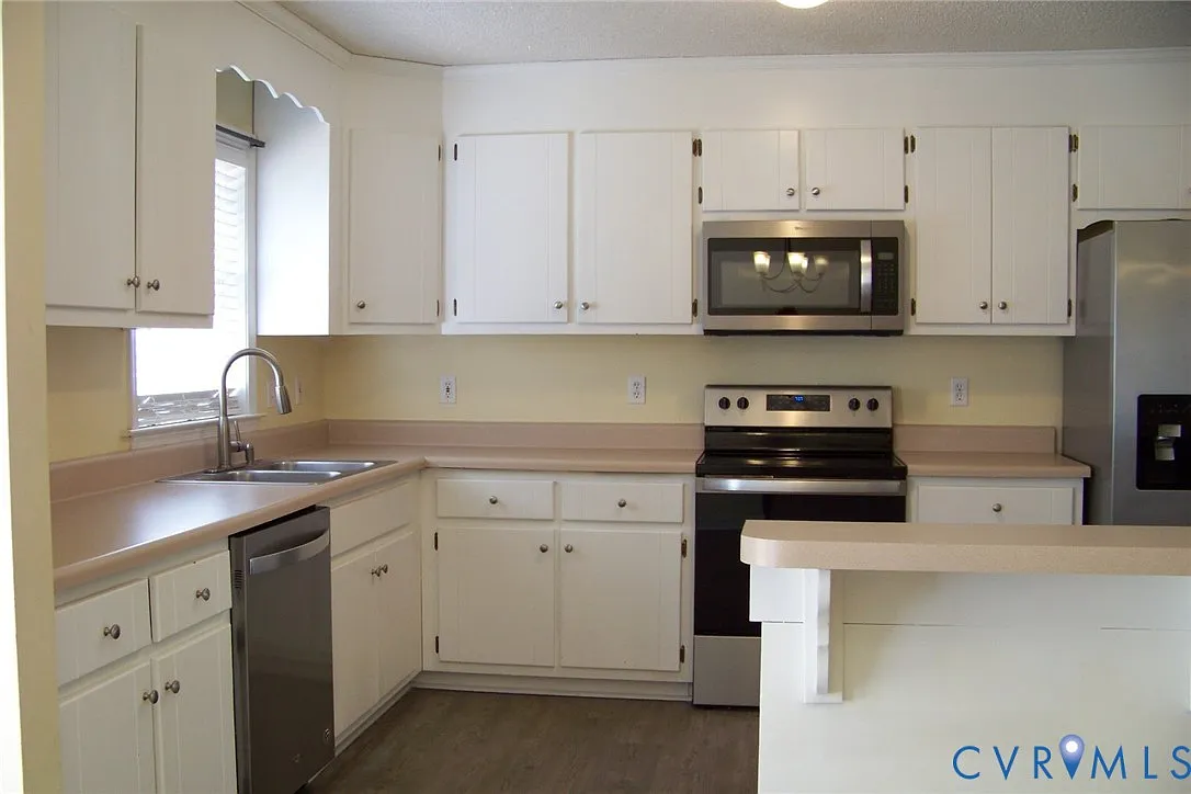 3 bed, 2.0 bath, 1432 sqft, $2,000 — Photo 4