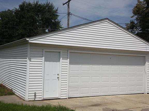 2nd image of 390 Waterbury Dr