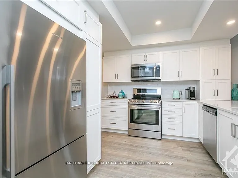 846 Rockson Cres #C — Photo 7