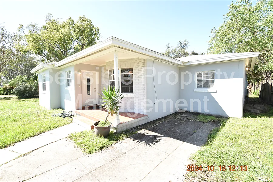 4 bed, 2200 sqft, $2,675 — Photo 3