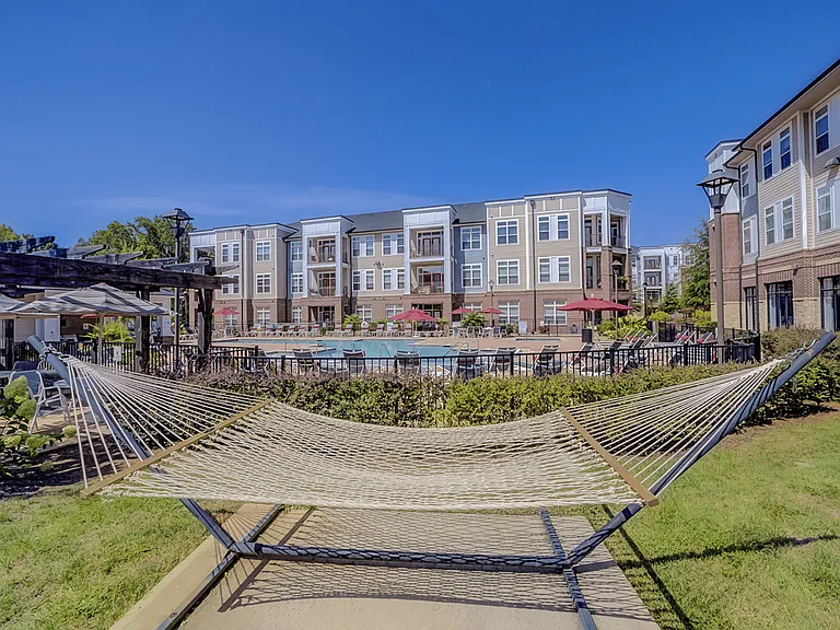 Holly Crest Apartments — Photo 41