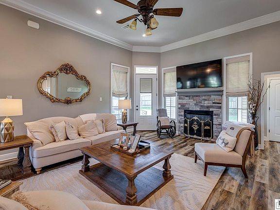 3rd image of 104 Widgeon Way