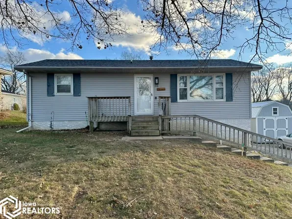 216 E Woodlawn Ave, Chariton, IA 50049