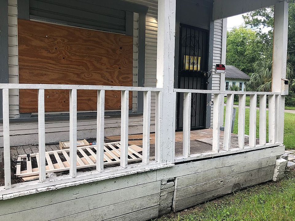 1st image of 1035 W 15th St