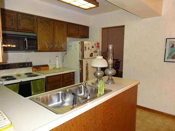 3rd image of 3418 Pine Grove Dr #37