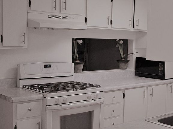 4th image of 1622 E Campbell Ave APT W