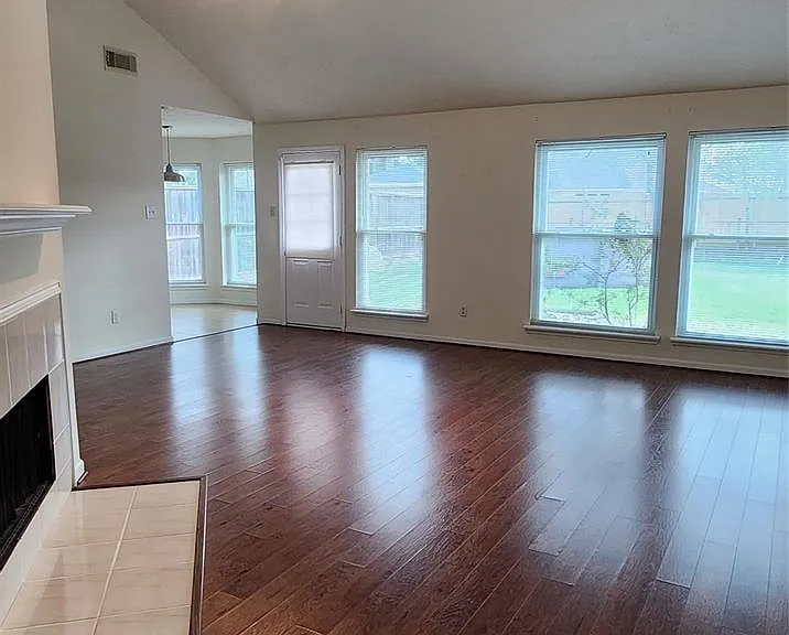 16807 Sussex Dr — Photo 20