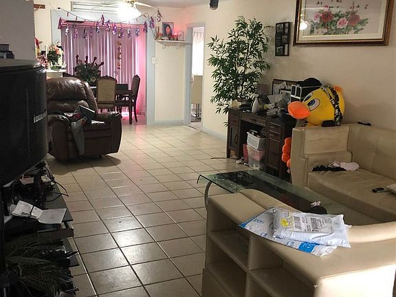 3rd image of 5151 Lakeside Dr