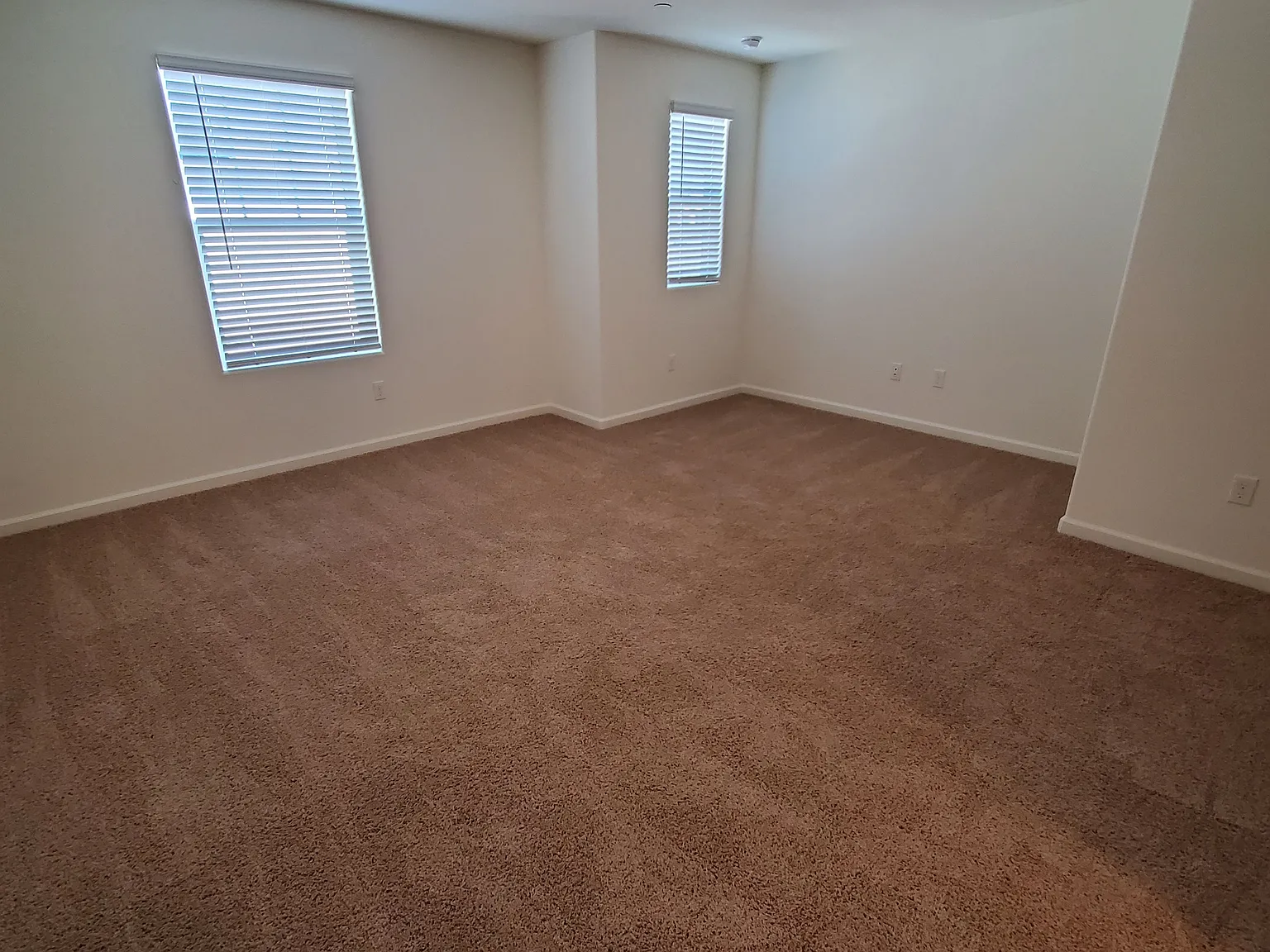 3 bed, 2.5 bath, 1484 sqft, $2,460 — Photo 3