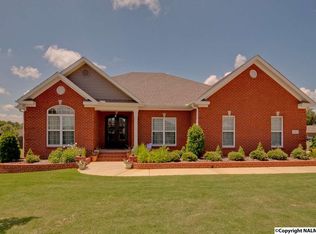 5 Elm Tree Ln, Huntsville, AL 35824