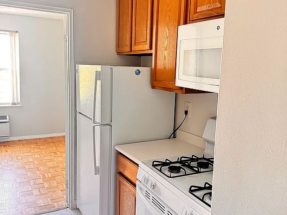 4th image of 16-66 Bell Blvd #342A
