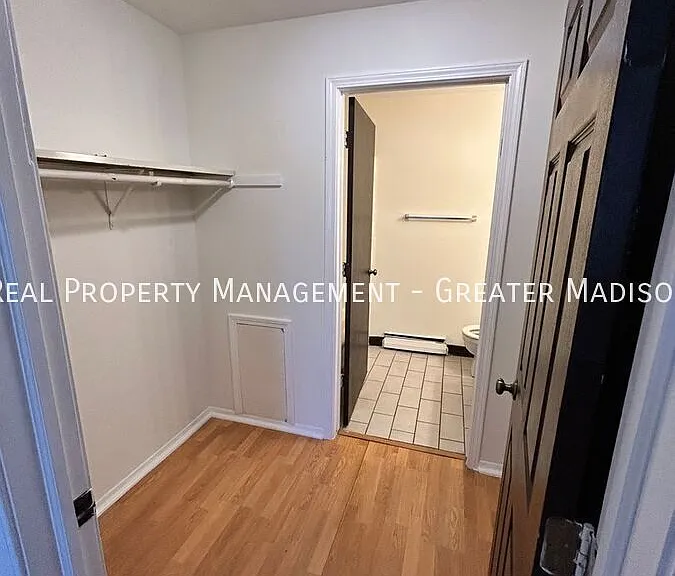 4520 Thurston Ln #8 — Photo 9