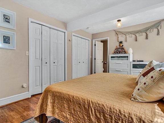 2nd image of 5709 Hollins Rd