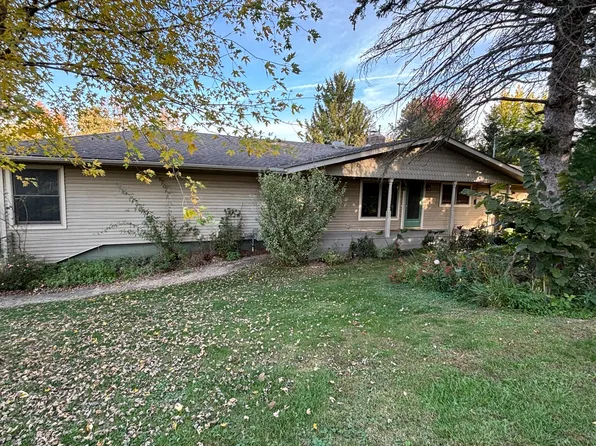 250 S 14th St, Clinton, IA 52732