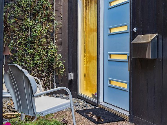 4th image of 2366 Dunstan Rd