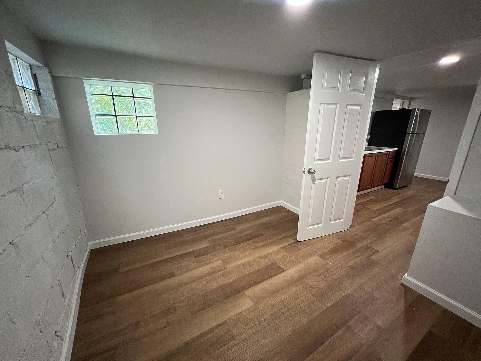 828 W Scott Ave — Photo 4