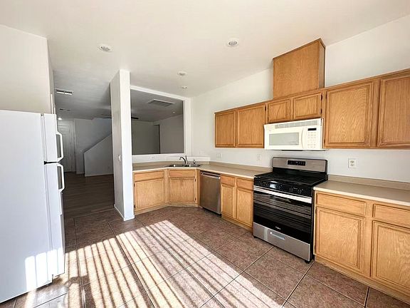 5th image of 3967 Shimmering Plains St