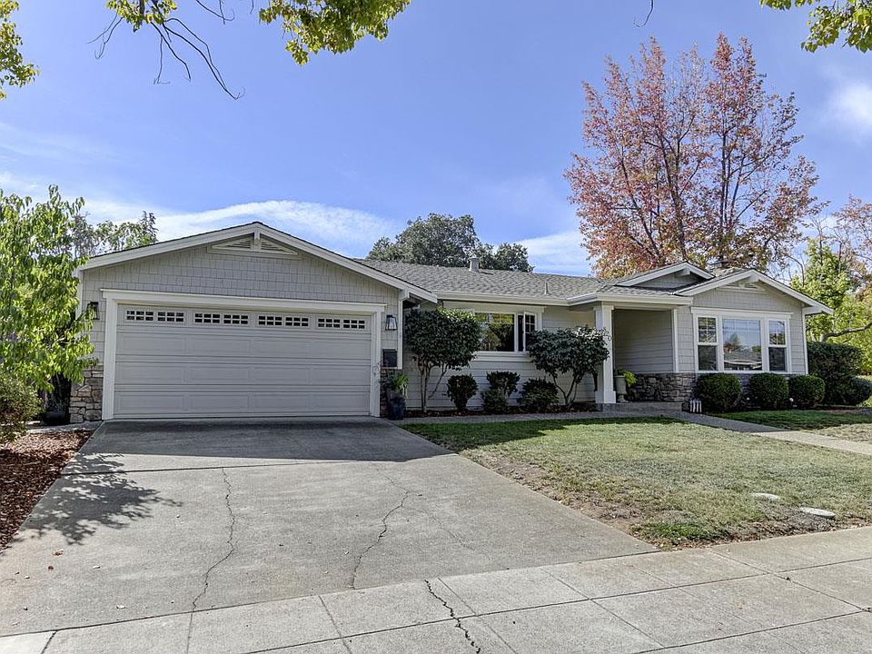 1st image of 820 Lilac Way
