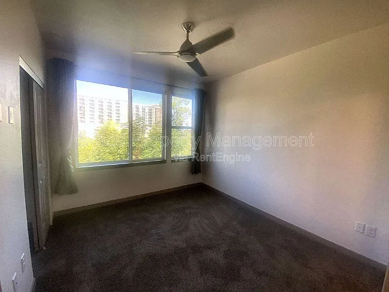 2200 Tremont Pl #6 — Photo 17