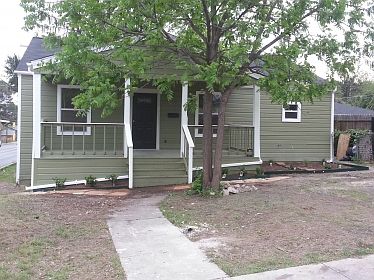 1st image of 902 W Mistletoe Ave
