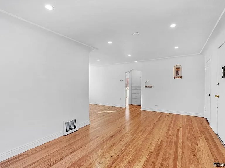 3085 Clermont St — Photo 9