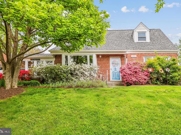 10001 Wildwood Rd, Kensington, MD 20895