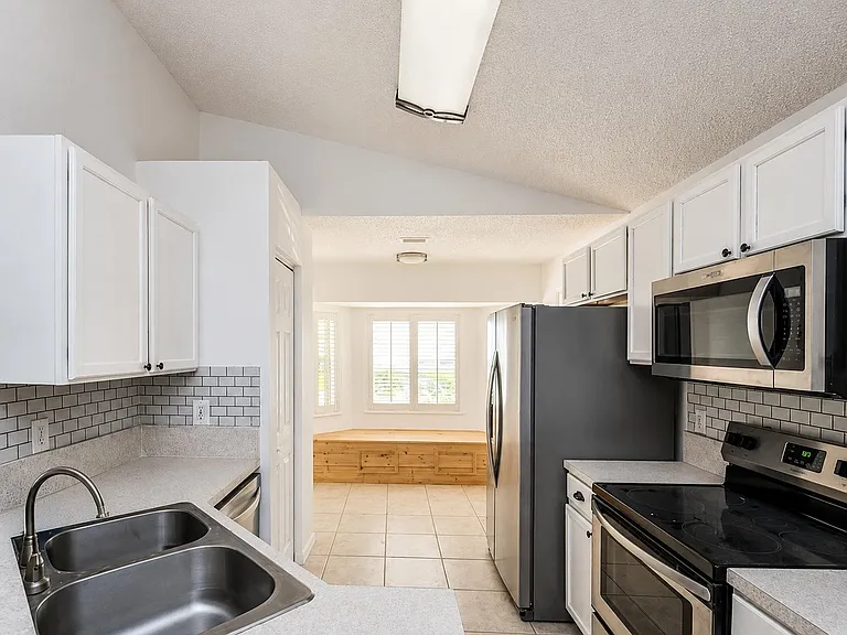 405 Island View Cir — Photo 12