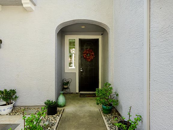5th image of 1625 Headslane Rd