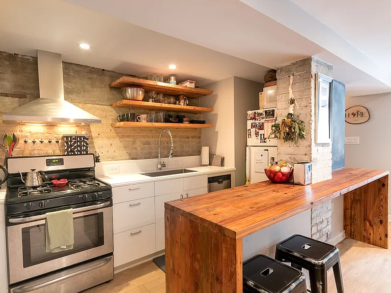 929 R St NW — Photo 7