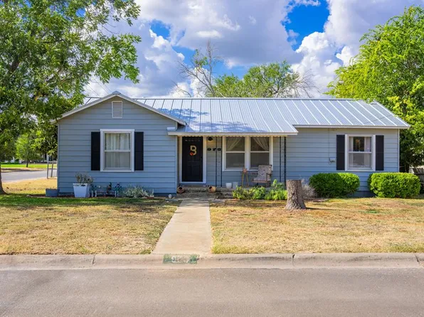 973 Garden St, Kerrville, TX 78028