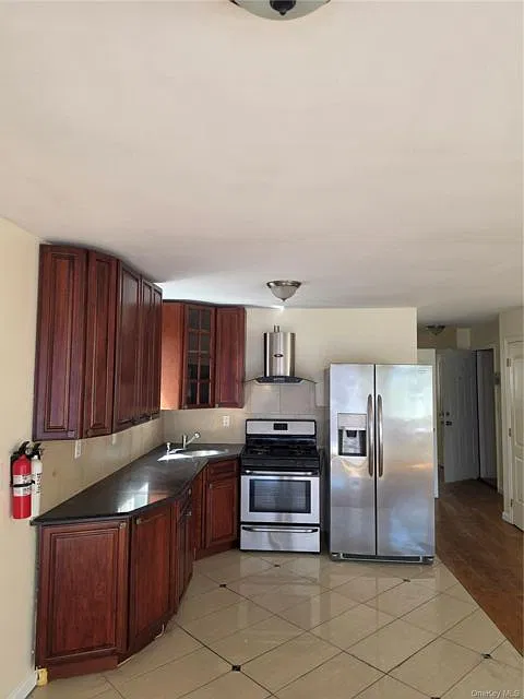 3 bed, 1.0 bath, $2,999 — Photo 4