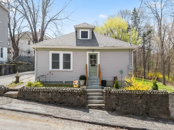 20 Hill St, Webster, MA 01570