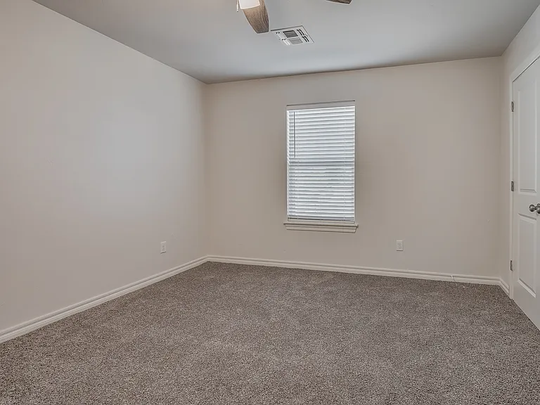 818 W Nevada Ave — Photo 32
