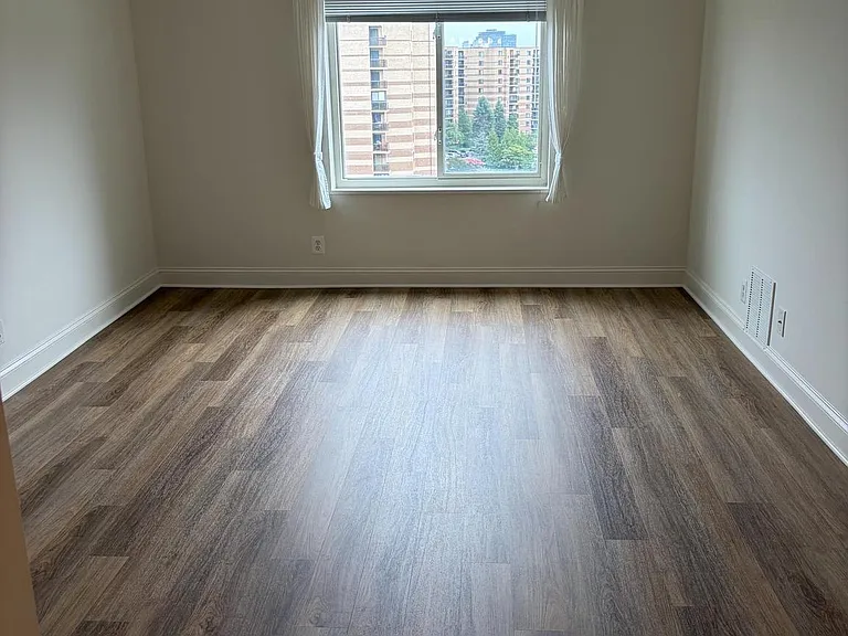 8370 Greensboro Dr #1019 — Photo 32