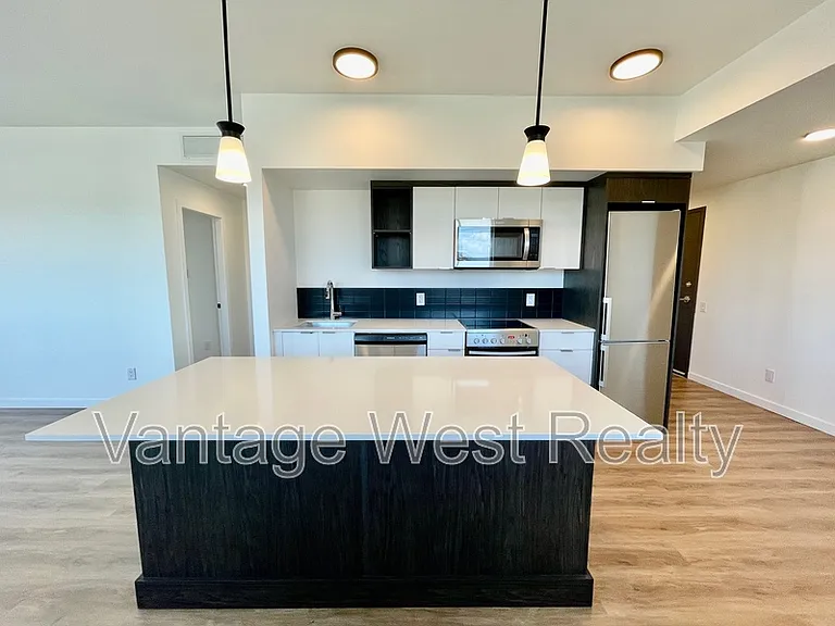 615 Rutland Rd N #401 — Photo 1
