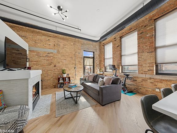 3rd image of 1400 N Milwaukee Ave APT 206