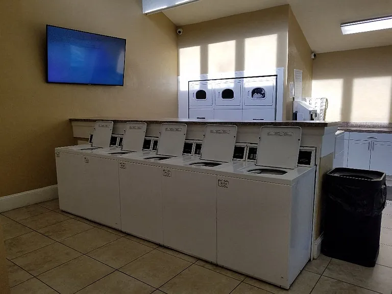 L'Estancia Apartment Homes — Photo 28