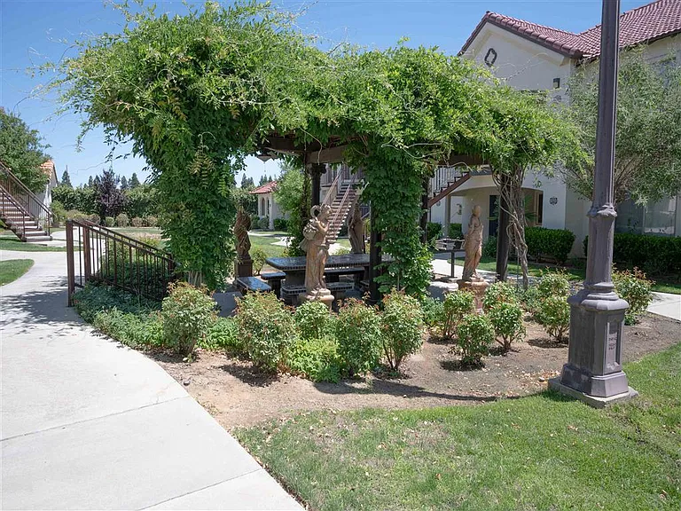 Dominion Courtyard Villas — Photo 22