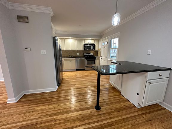 4th image of 214 Maryland Ave