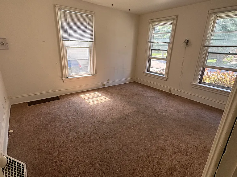 1117 E Dayton St — Photo 2