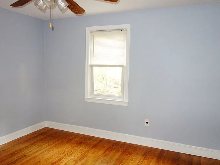 8206 Greenwood Ave — Photo 50