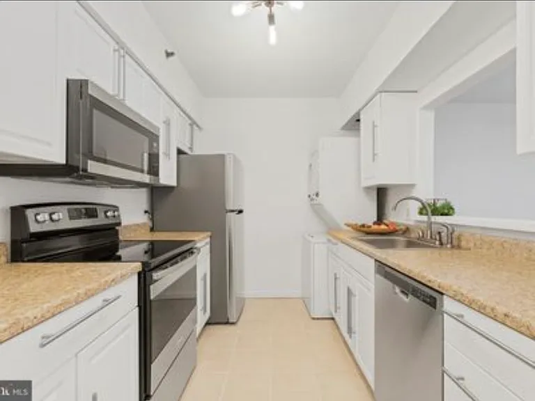5505 Seminary Rd #402N — Photo 4