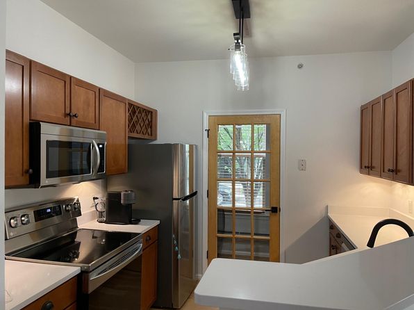 710 Walker Sq APT 2B