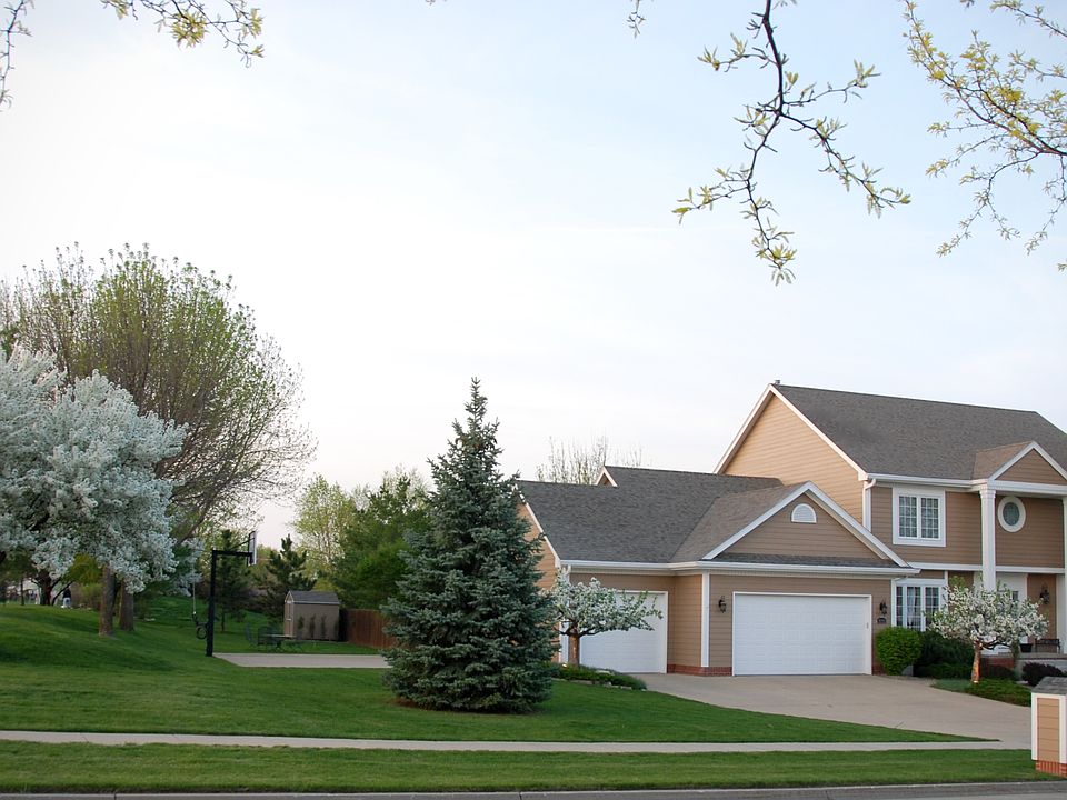 2nd image of 4909 Oakwood Ln