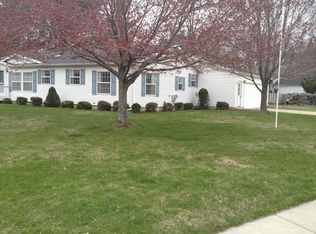812 E Rosewood Ln, Greenville, MI 48838