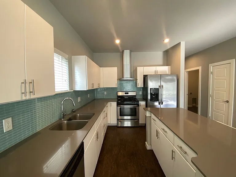 17612 Hampton Park Dr #B — Photo 8