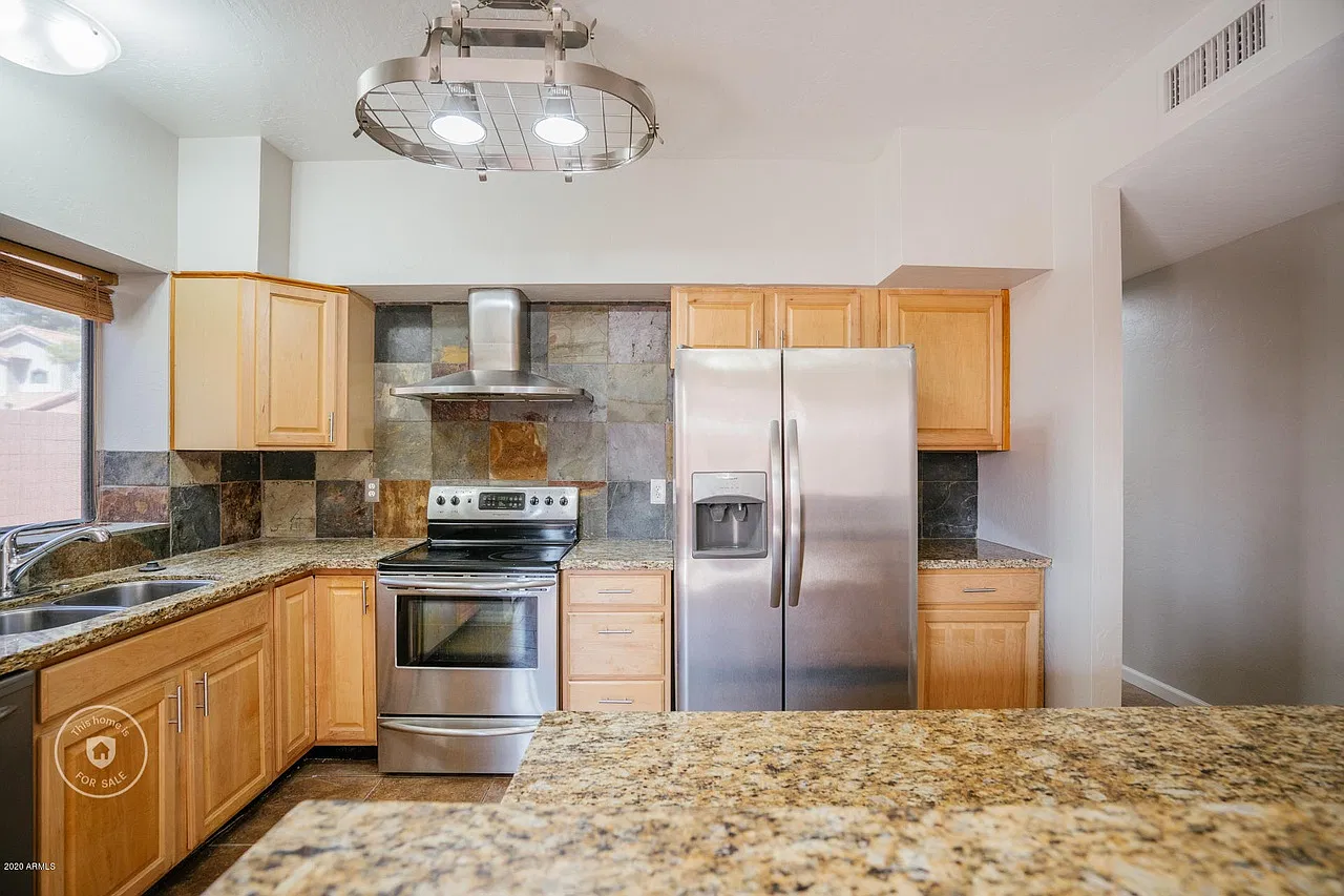 3 bed, 1500 sqft, $2,250 — Photo 2