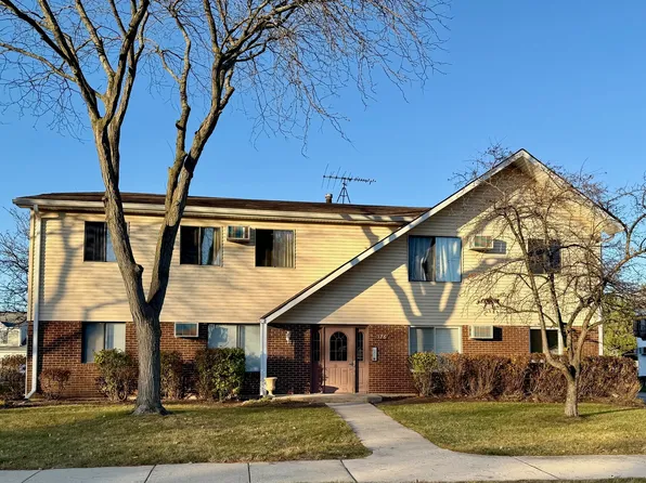376 Echo Ln APT 1, Aurora, IL 60504