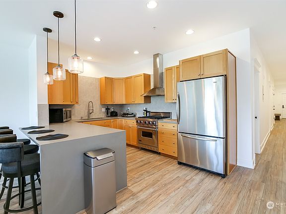 3rd image of 2920 Eastlake Avenue E #308